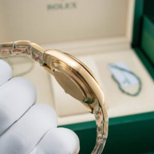 Cosmograph Daytona Oyster, 40 mm, yellow gold Reference 1265084